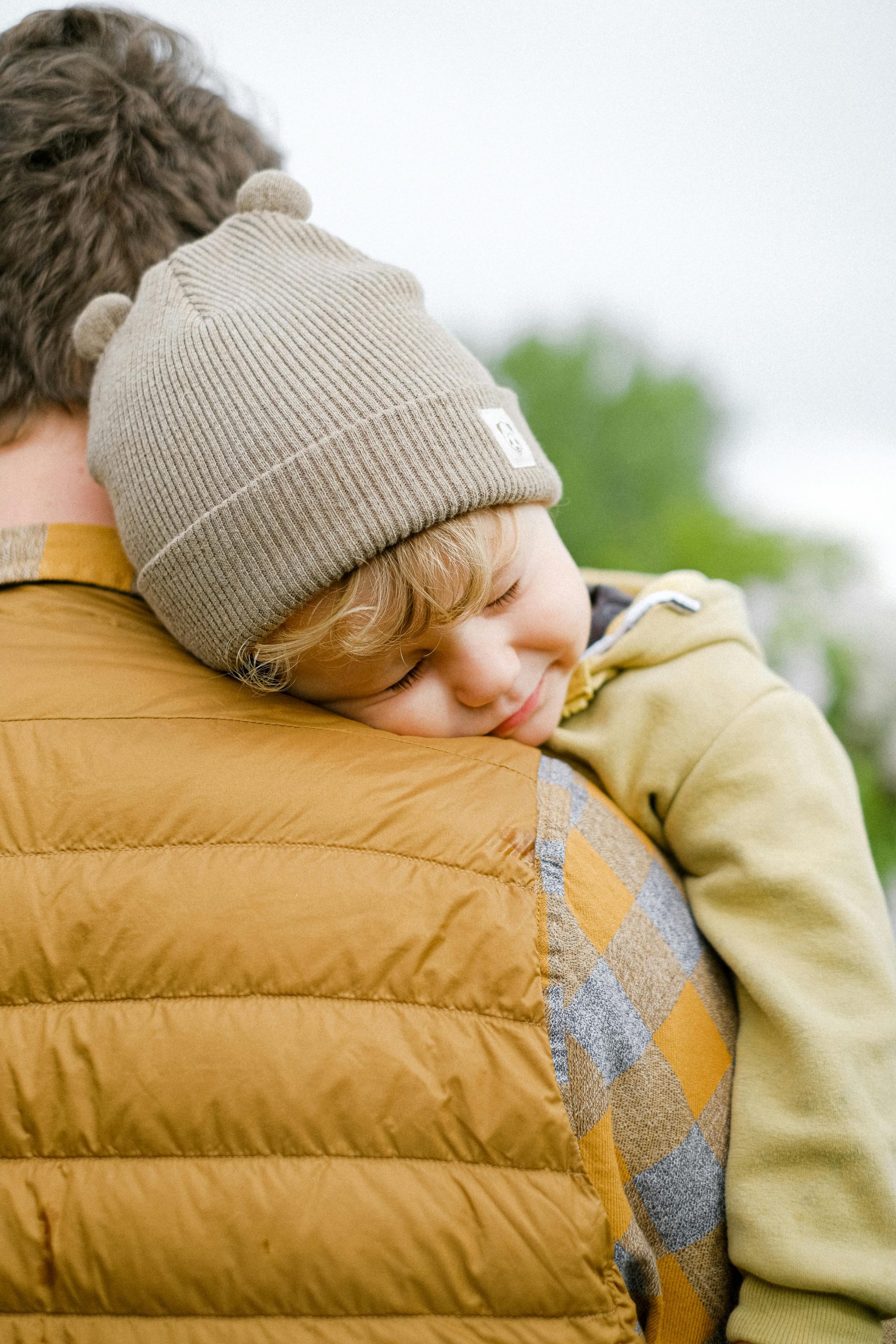 man holding child symbolizing child support attorney in Temecula